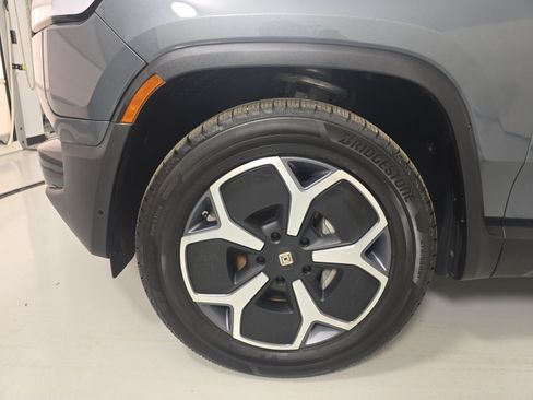 Used 2024 Rivian R1S Adventure AWD/4WD image 9