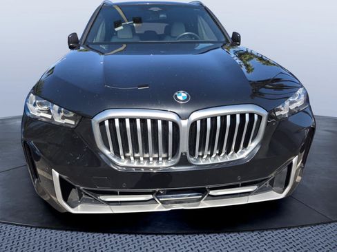 Certified 2024 BMW X5 xDrive40i w/ Premium Package AWD/4WD image 2
