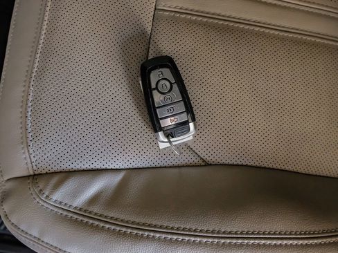 Used 2022 Ford Expedition Max Limited image 63