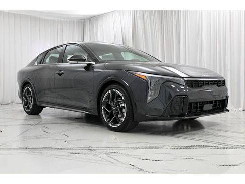 New 2025 Kia K4 GT-Line image 2