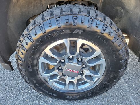 Used 2024 GMC Sierra 2500 SLE w/ SLE Value Package; image 12