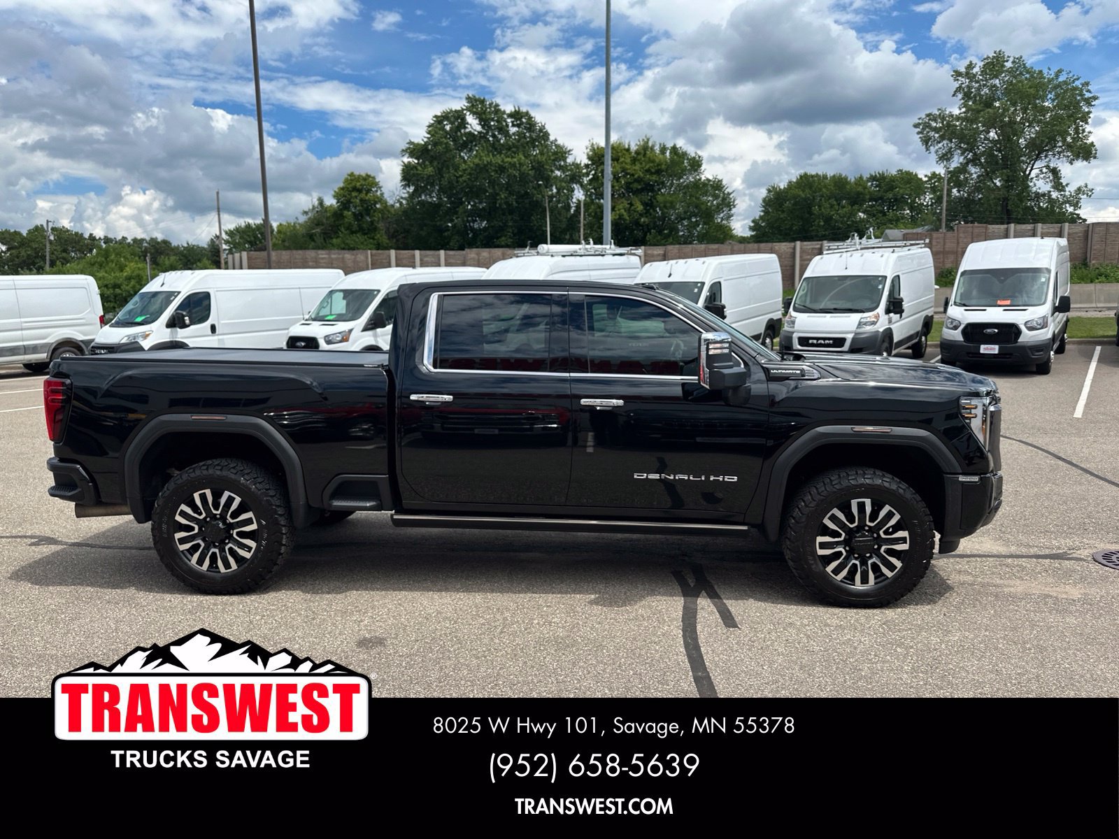 Used 2024 GMC Sierra 3500 Denali Ultimate AWD/4WD image 6