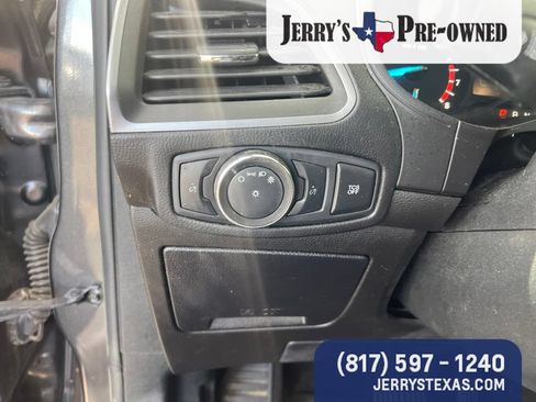 Used 2020 Ford Edge SE FWD image 13