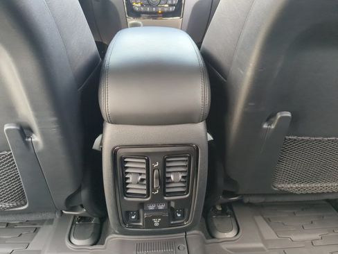 Used 2020 Jeep Grand Cherokee High Altitude AWD/4WD image 18