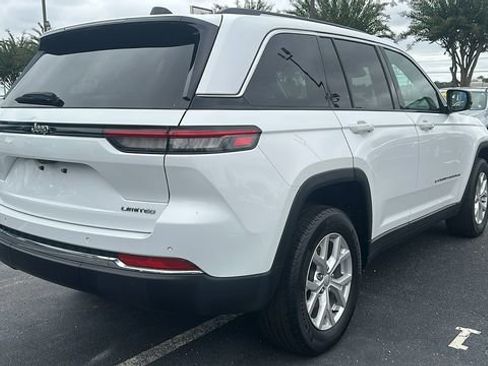 Used 2024 Jeep Grand Cherokee Limited image 7