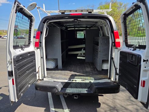 Used 2013 GMC Savana 2500 w/ Cold Climate Package RWD image 8
