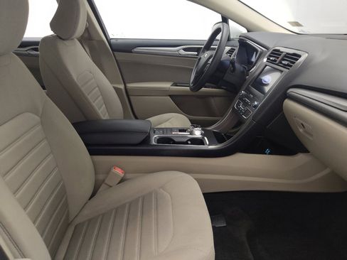Used 2020 Ford Fusion SE FWD image 21