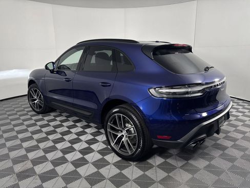 Certified 2025 Porsche Macan image 3