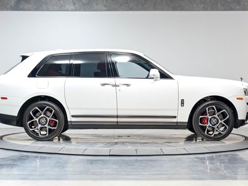 Used 2021 Rolls-Royce Cullinan Black Badge AWD/4WD image 17