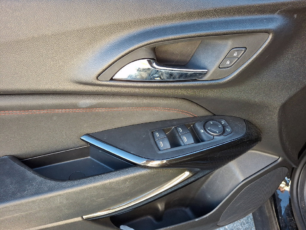 Used 2024 Chevrolet Trax RS w/ Sunroof Package FWD image 18