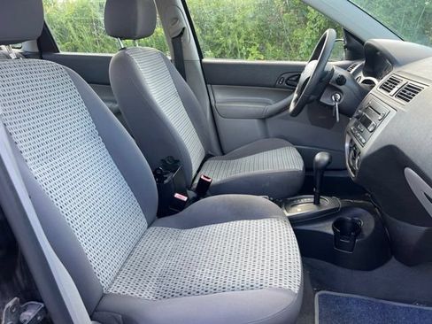 Used 2006 Ford Focus ZX4 Sedan FWD image 11
