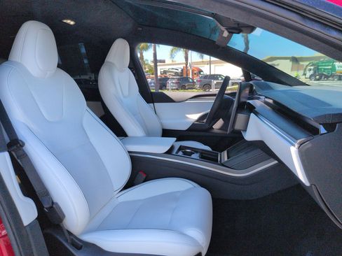 Used 2024 Tesla Model X Plaid image 33