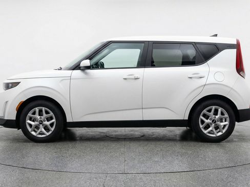 Used 2025 Kia Soul LX w/ LX Technology Package image 5