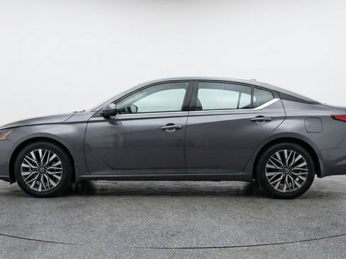 Used 2025 Nissan Altima 2.5 SV FWD image 5
