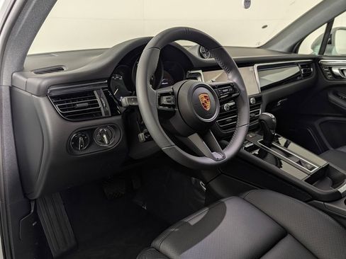 New 2026 Porsche Macan image 4