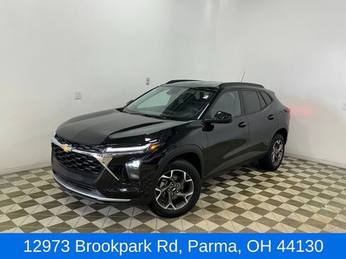 Certified 2025 Chevrolet Trax LT w/ Driver Confidence Package FWD image 1