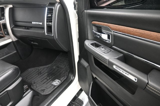 Used 2018 RAM 1500 Laramie w/ Convenience Group AWD/4WD image 28