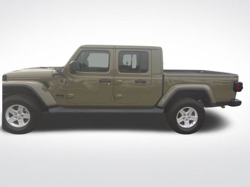 Used 2025 Jeep Gladiator Sport image 2