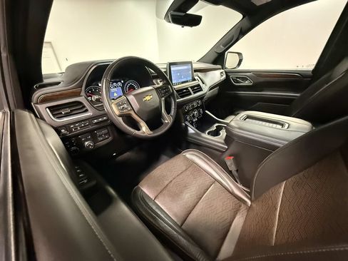 Used 2021 Chevrolet Tahoe High Country w/ Premium Package AWD/4WD image 2