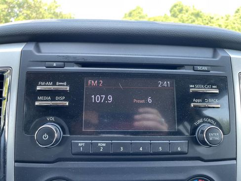 Used 2017 Nissan Titan SV image 31