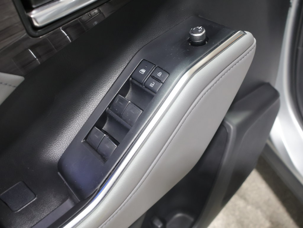Used 2022 Toyota Highlander Platinum AWD/4WD image 14