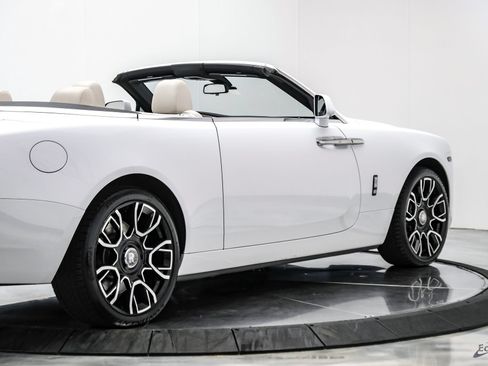 Used 2017 Rolls-Royce Dawn RWD image 24