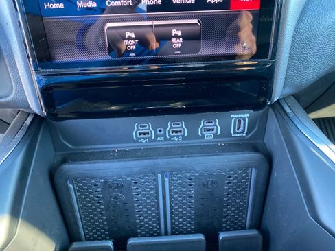 Used 2025 RAM 1500 Laramie w/ Night Edition image 38