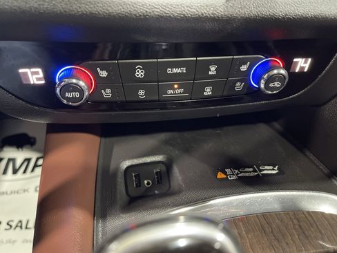 Used 2018 Buick Enclave Avenir w/ Avenir Technology Package image 27