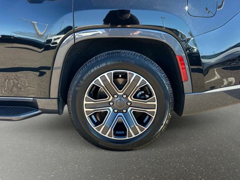 Used 2022 Jeep Wagoneer Series III w/ Flexible Seating Group image 12