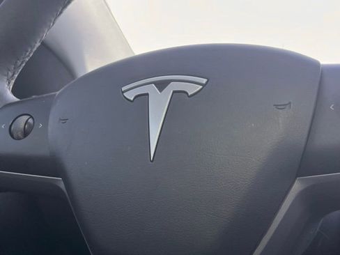 Used 2024 Tesla Model Y Performance image 18
