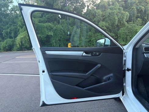 Used 2015 Volkswagen Passat 1.8T S image 9