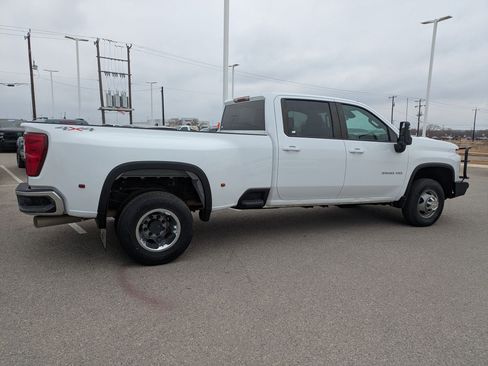Used 2024 Chevrolet Silverado 3500 LT image 2