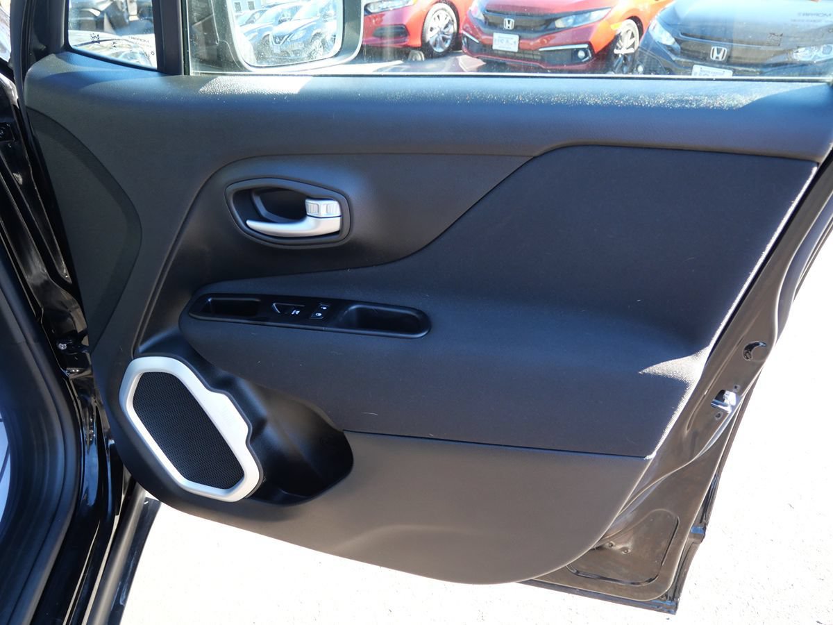 Used 2021 Jeep Renegade Latitude AWD/4WD image 19