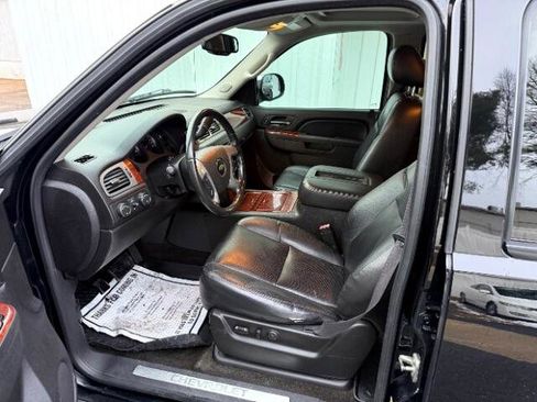 Used 2011 Chevrolet Avalanche LTZ image 23