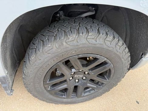 Used 2024 Chevrolet Silverado 1500 Custom w/ Turbomax Blackout Package AWD/4WD image 25