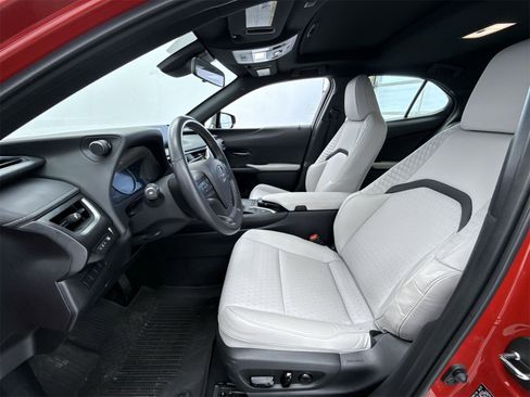 Used 2022 Lexus UX 200 image 11