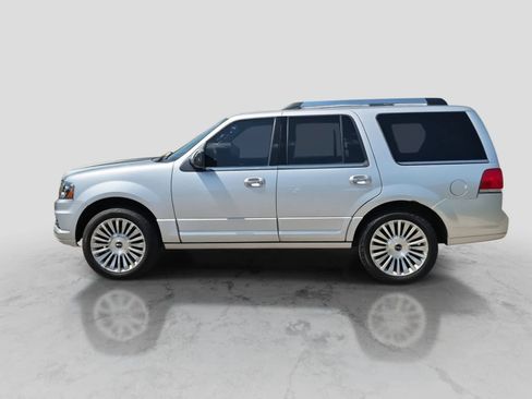 Used 2017 Lincoln Navigator Select AWD/4WD image 5