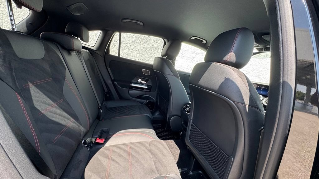 Used 2025 Mercedes-Benz GLA 250 4MATIC image 9