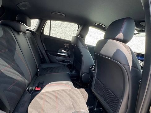 Used 2025 Mercedes-Benz GLA 250 4MATIC image 9