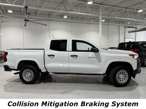 Used 2023 Chevrolet Colorado W/T image 2