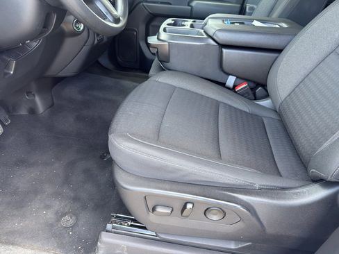 Used 2024 Chevrolet Silverado 2500 Custom w/ Custom Value Package image 11