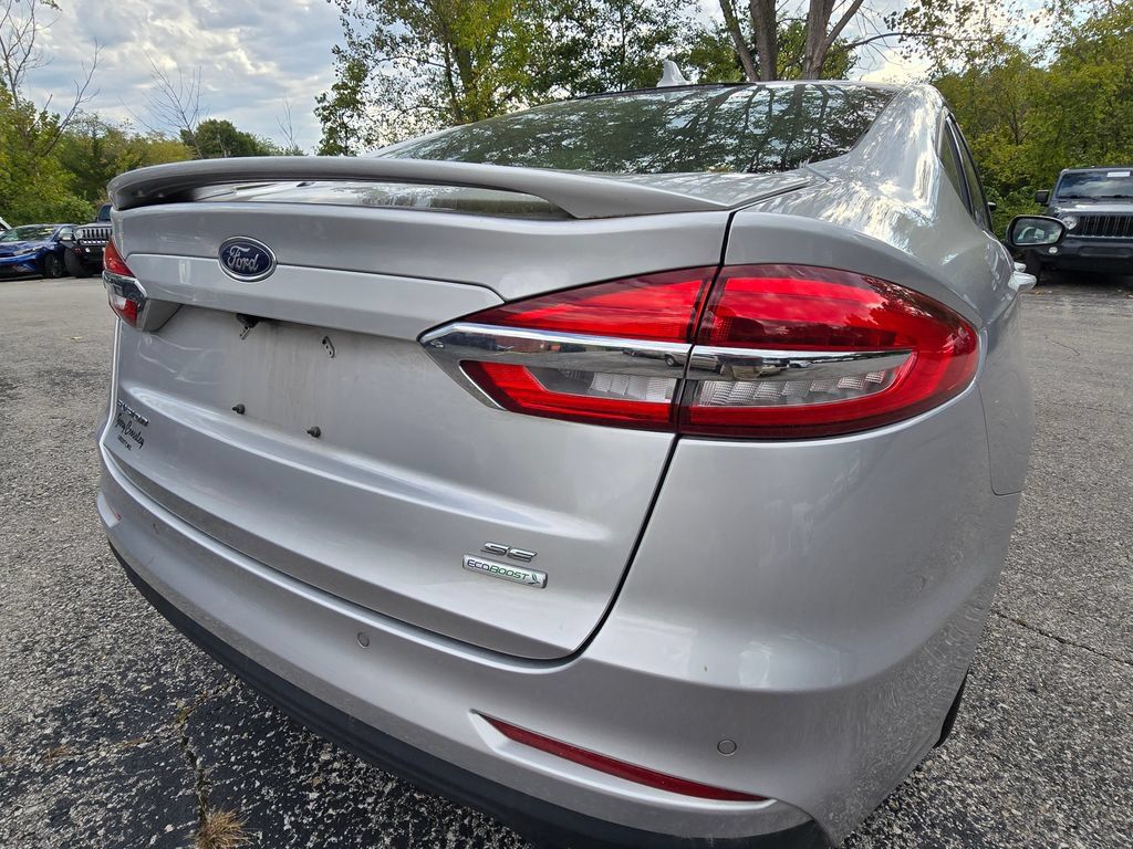 Used 2019 Ford Fusion SE w/ Equipment Group 151A FWD image 7