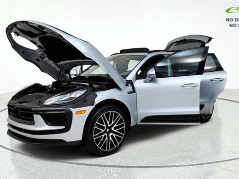 Used 2024 Porsche Macan AWD/4WD image 14