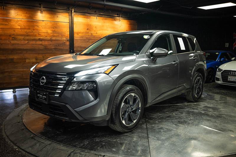 Used 2025 Nissan Rogue SV FWD image 2