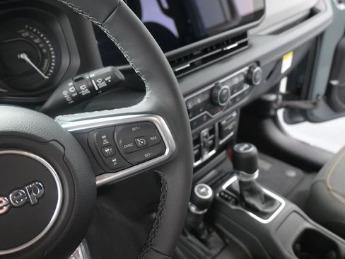 Used 2025 Jeep Wrangler Unlimited Sahara w/ Safety Group AWD/4WD image 17