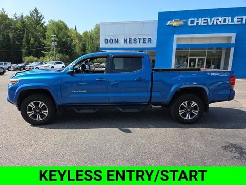 Used 2017 Toyota Tacoma TRD Sport AWD/4WD image 6