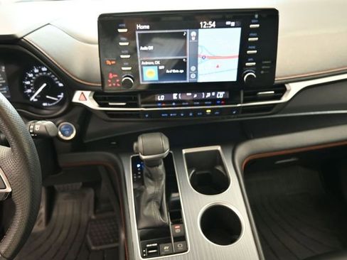 Used 2022 Toyota Sienna XSE image 21