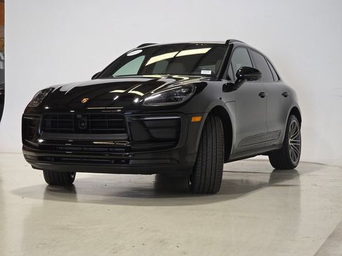 Certified 2026 Porsche Macan AWD/4WD image 1