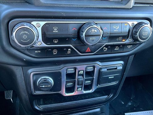 Used 2021 Jeep Wrangler Sport S image 15