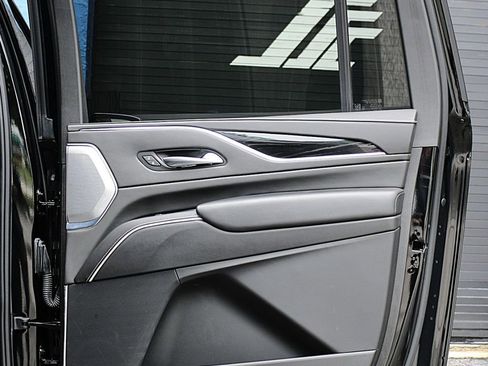 Used 2024 Cadillac Escalade ESV V AWD/4WD image 26